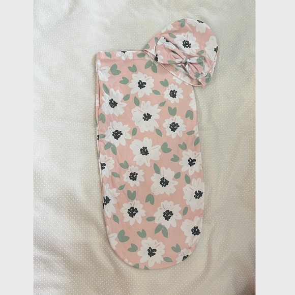 Itzy Ritzy Cutie Playful Petals 2-Piece Cocoon and hat set - Picture 1 of 4